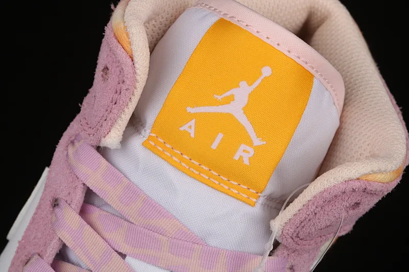 All categories Air Jordan Jordan series basketball shoes Air Jordan 1 Mid G version pure original Air Jordan 1 Mid AJ1 Joe 1 girl powder China basketball shoes DC9517-600